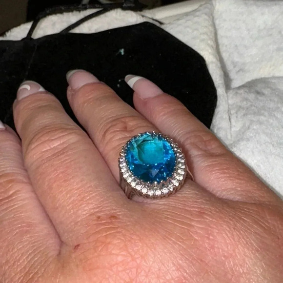 Striking oval 9 carat ocean blue topaz with a cz halo Sterling silver size 7 - Picture 11 of 14